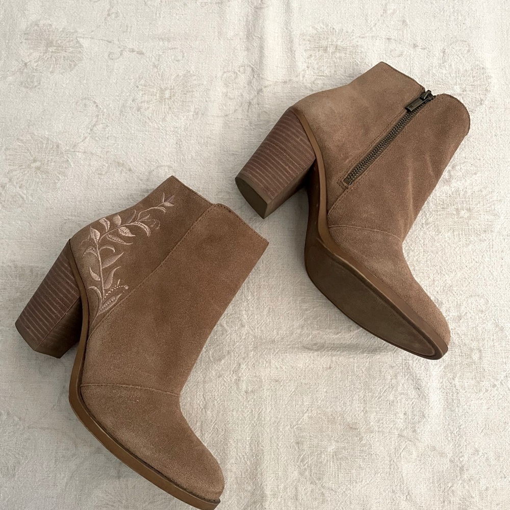 LUCKY BRAND Embroidered Boots